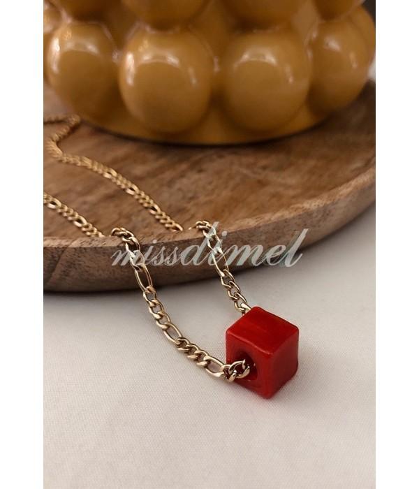 ΚΡΕΜΑΣΤΟ ΜΕ ΚΟΚΚΙΝΗ ΧΑΝΤΡΑ