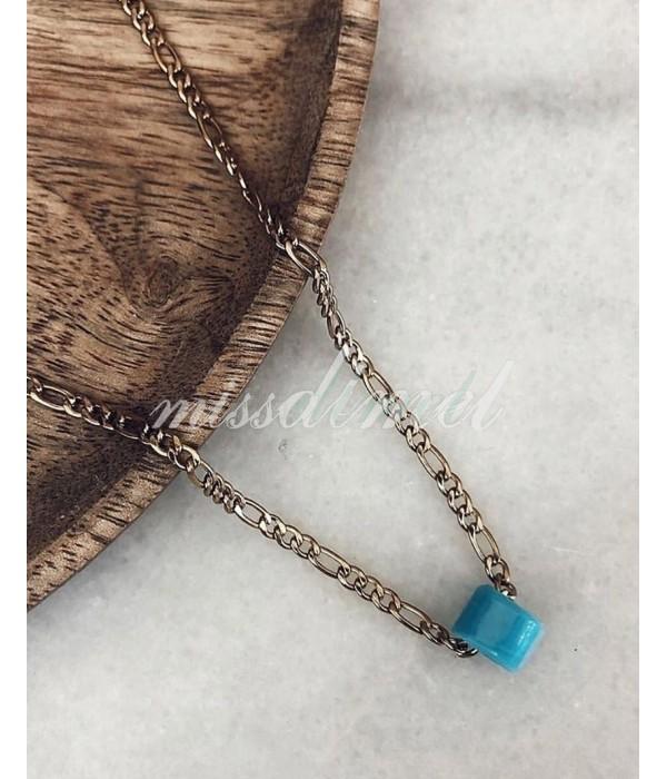 ΚΡΕΜΑΣΤΟ ΜΕ ΜΠΛΕ ΧΑΝΤΡΑ