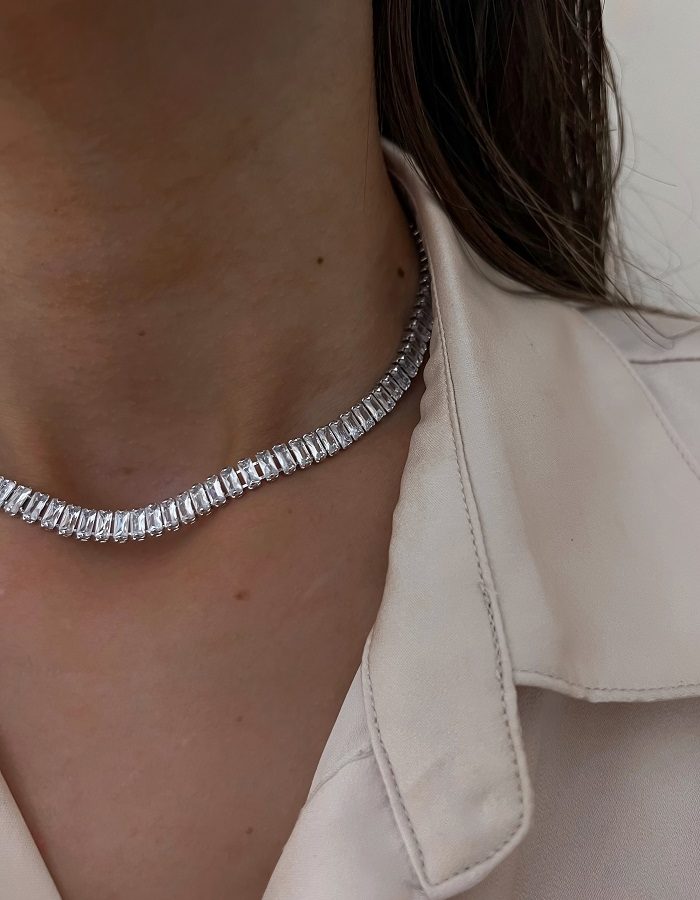 Crystal clear choker