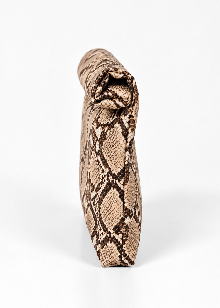 Τσάντα φάκελος snake print μπεζ - Image 3