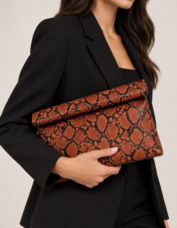 Τσάντα φάκελος snake print κεραμιδί